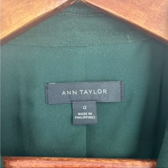 Ann Taylor Forest Green Two-Button Blazer - Size 12 - Picture 2 of 9